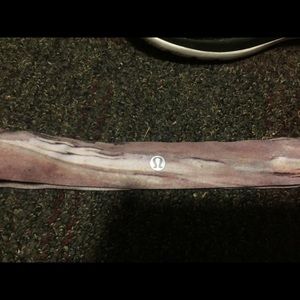 Lululemon earth tone headband.